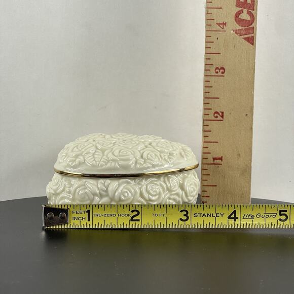 Lenox Rose Heart Shaped Decorative Ivory Trinket Jewelry Box with Lid Gold Trim - Picture 9 of 10